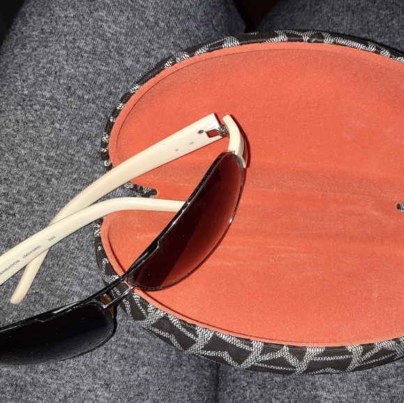 LADIES SUNGLASSES BY MICHEAL KORS - Picture 6 of 6